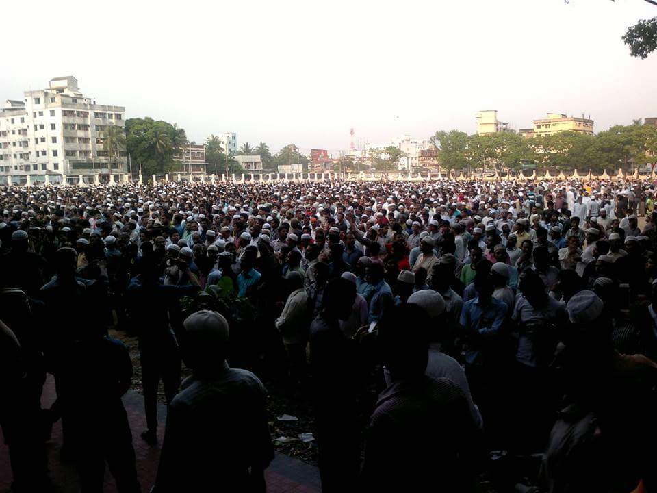 sumaiyarabeya's tweet photo. When the jazaja is bigger than the victory procession. Who do u think is the winner. #IamKamaruzzaman http://t.co/eQfJS2Nycw