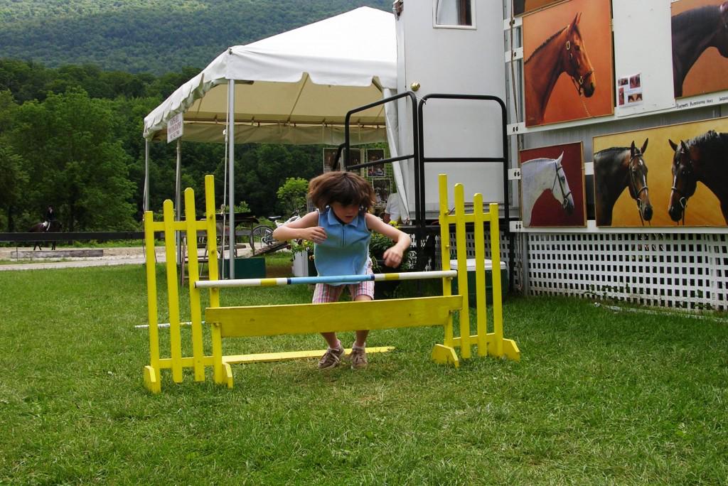 SaddleBox's tweet image. Admit it. You KNOW you did this too. #horse @HorseJunkiesUtd horsejunkiesunited.com/?p=93004