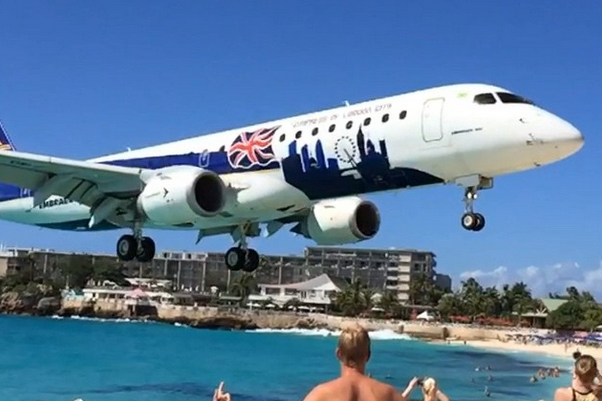 _LocalPony's tweet image. Slow Motion Video Of Plane Landing At Maho Beach, St Maarten buff.ly/1Nwfp6l