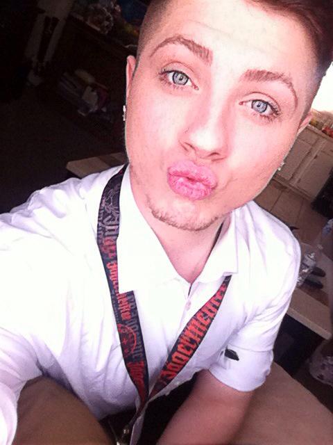 avery1243's tweet photo. Beauty isn't just skin deep, it's way beyond it. Because it starts at the heart. http://t.co/JgXt0rLSrd