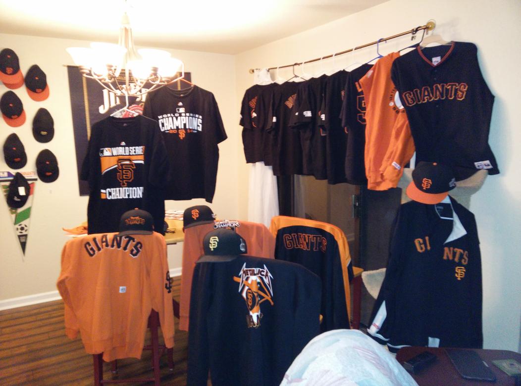 ZsRight's tweet image. @SFGiants @DatRatKid I cant figure out what to wear to the opener tomorrow. #ChampionProblems