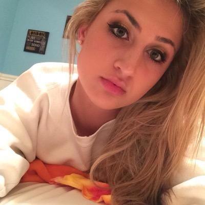 CutiesNapa's tweet photo. @cailinletournea Vintage High School ex-vintage soccer player #makeupforprom #wannagoout? http://t.co/L48TUwE8tm