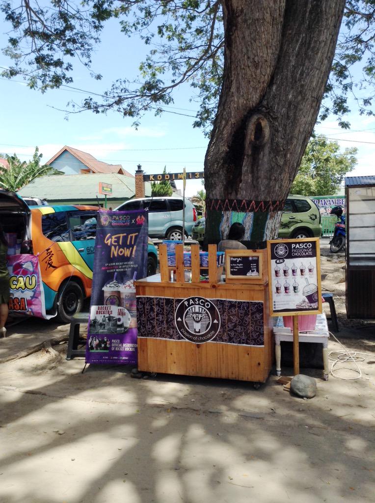 Sudah readyyyyyy mari yuk. 
Adem loh, pas di bawah pohon rindang😍😍😍