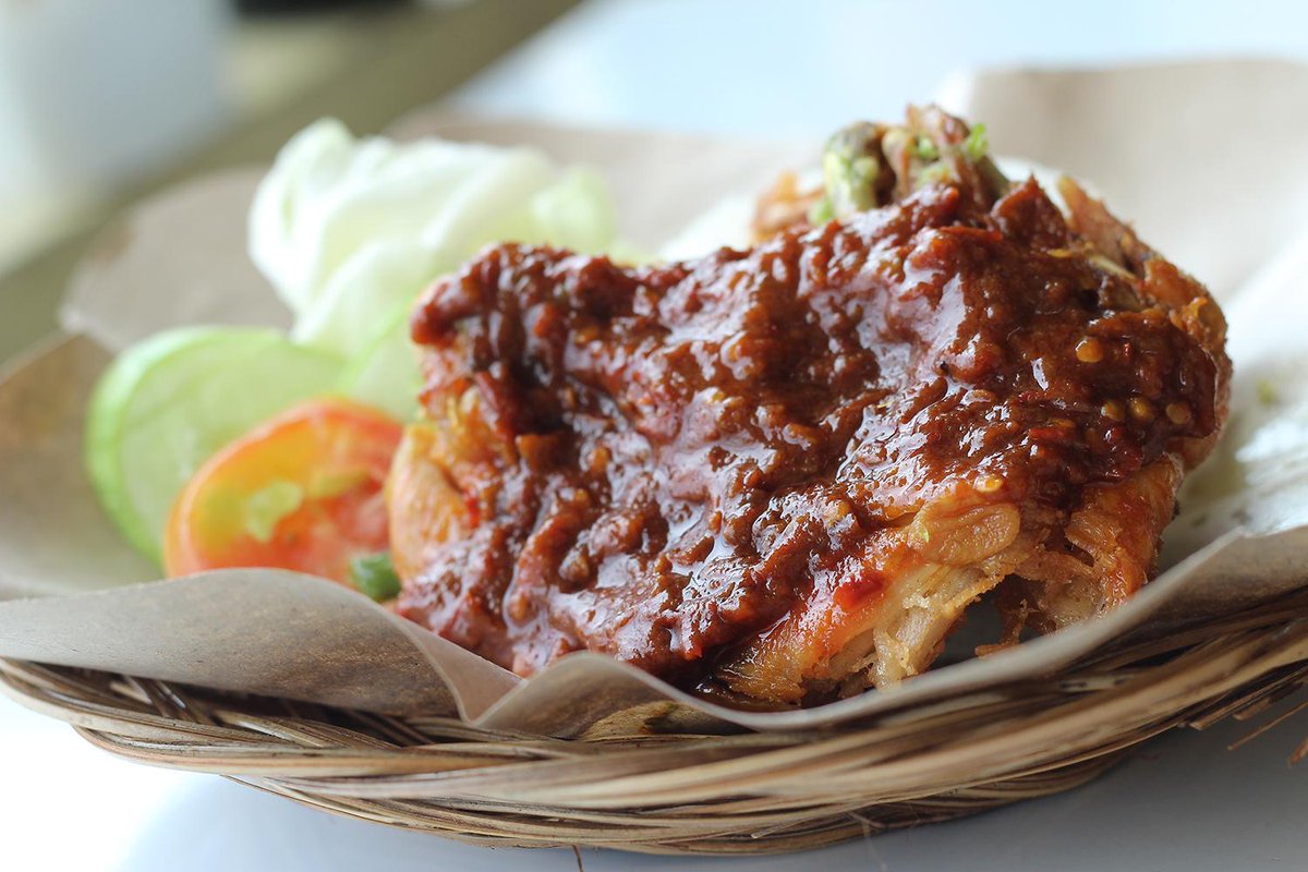 welldoneresto's tweet photo. Selamat makan siang Tangerang!
Nikmati Ayam penyet lezat dari @welldoneresto @tangcity dengan  harga terjangkau :D http://t.co/KckvVSsdmM