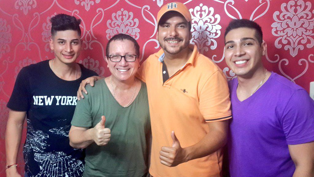 panchoeduarte's tweet photo. De parrillada en casa de @Lavecinatomas festejando otro días más su cumple con @negosuarez @JohannPesantes @JuLyLiu02 http://t.co/OCzdCVz5yd