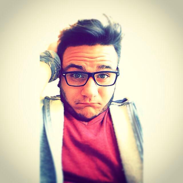 duzceitiraf's tweet photo. ringo ringo vizeler 🌂🌂adlı pozum 😁 http://t.co/rQ68e3L7Ob