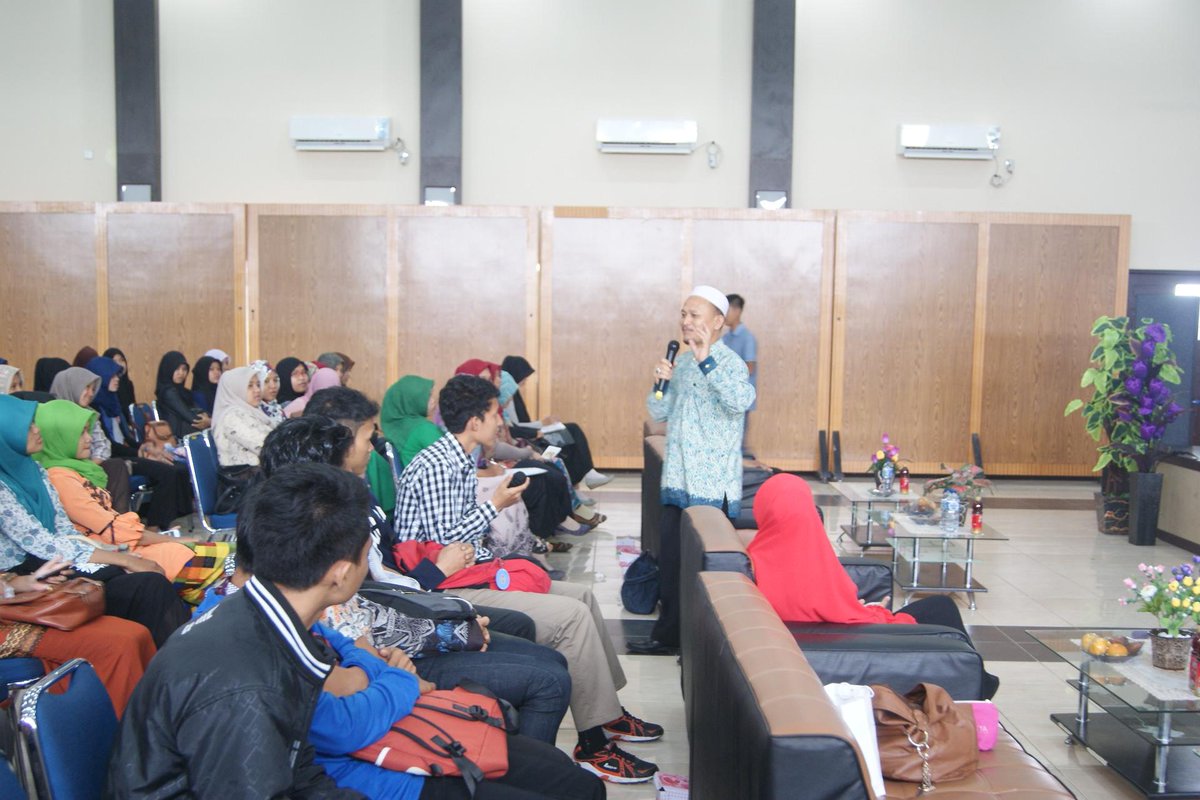 ESA Taja Seminar Kewirausahaan aklamasi.co/2015/04/10/esa…