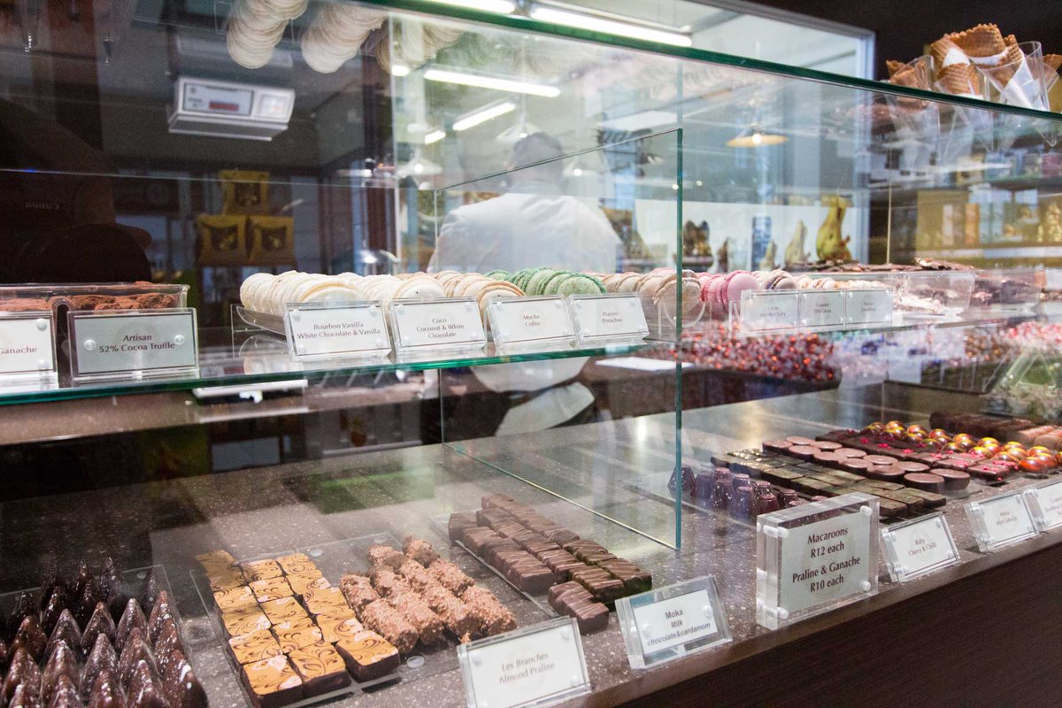 JobestBlog's tweet photo. Get your chocolate fix at the @LindtSA studio in Fourways http://t.co/s3FJO7IEv4 #Jobest http://t.co/mFByPWgxOe