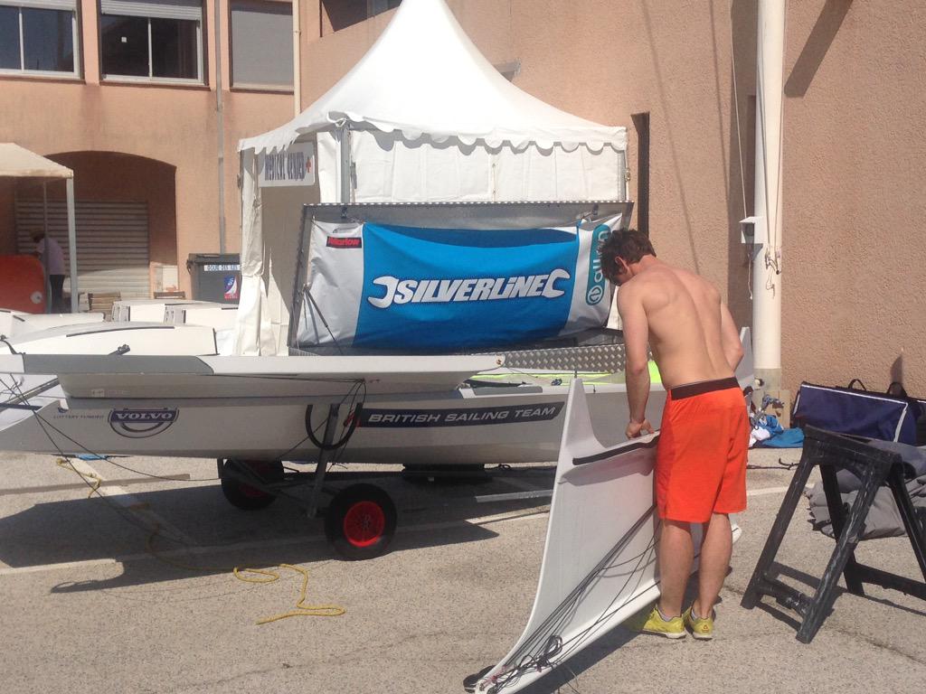 alain_sign's tweet photo. Setting up in Hyeres The weather gods are on our side @GBR49erTeam @SilverlineTools @Silverline49ers #sunsoutgunsout http://t.co/At9fKXekjT