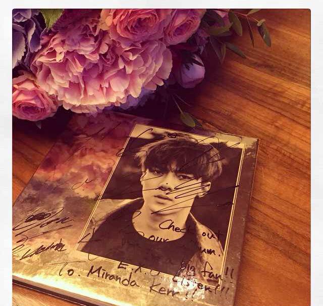 SMent_EXO's tweet photo. "check out our album. I'm a big fan!! E.X.O Listen!!!

To. Miranda Kerr!!"  http://t.co/oz8aaoo4hw