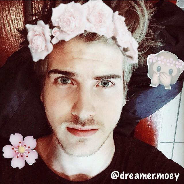 MineCraftFLL's tweet photo. by dreamer.moey ��� I think he looks really cute 😍 {#moey #meghancamarena #joeygraceffa #burries #anime #burry #minec… http://t.co/F4H76qmSLR