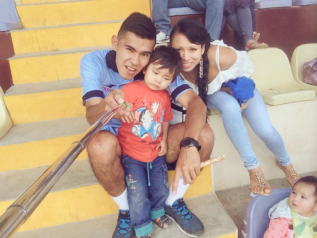 XinitO_22's tweet photo. Con mis gordos , http://t.co/gytJ32JsK8