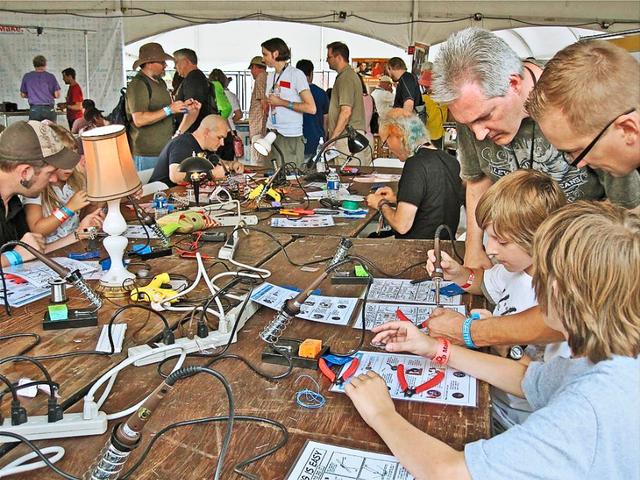 lab2factory's tweet photo. Amis #makers : Nyon accueille le premier grand festival de la bricole en Juin http://t.co/lR7ljmZiO2 via @24heuresch http://t.co/qjUgjiSzry