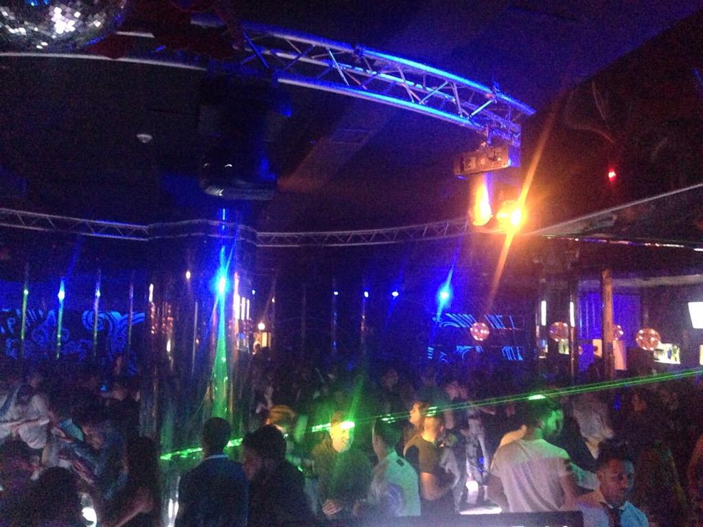 LASUITE2008's tweet photo. AMBIENTAZO en @LASUITE2008 y este FINDE viene cargado de sorpresas !!!!!!! http://t.co/dQvzNWWxUn