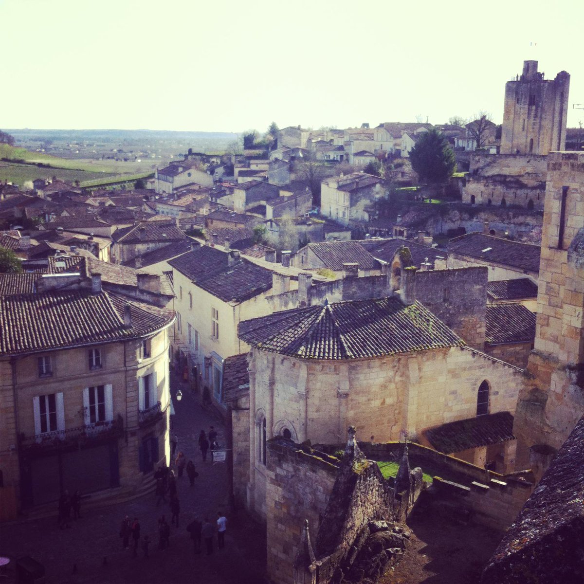 WinesAndBubbles's tweet photo. Saint-Émilion sera-t-il le village préféré des Français ? http://t.co/5lvWwSag0j (via @sudouest / photo perso) http://t.co/B97hKYy8bF