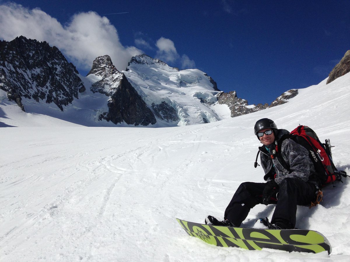 Dôme des écrins, 4015m, avec #karakorambc #jonessnowboard #jonessolution