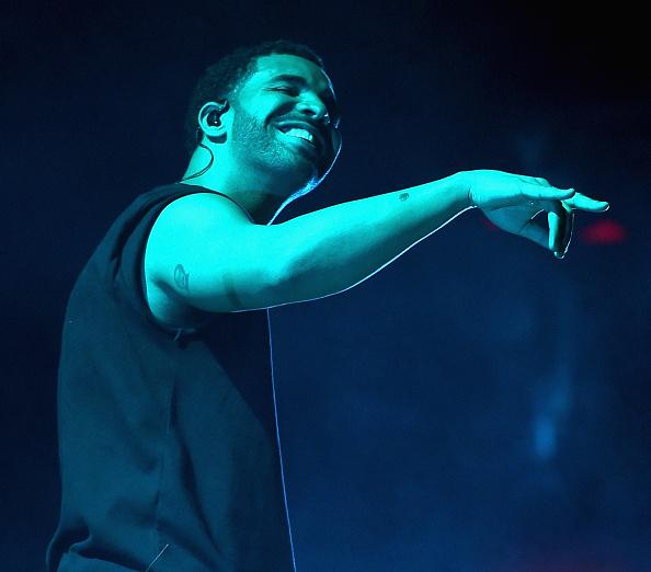 WordOnRd's tweet photo. Drake on stage at #Coachella. [2] http://t.co/AsBCQi4jWW