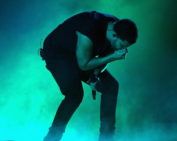 WordOnRd's tweet photo. Drake on stage at #Coachella. [2] http://t.co/AsBCQi4jWW