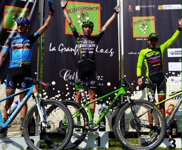 bicitv's tweet photo. @damianonano @Selle_San_Marco e @Veronlli1972 Veronese brindano alla #Prosecchissima 2015
→ http://t.co/94eTl6Tr9i http://t.co/VMmL0Cr3wf