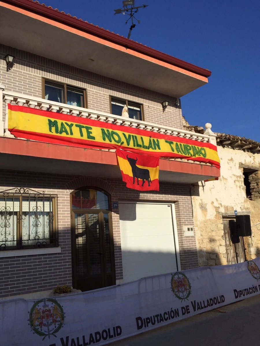 TribunaVa's tweet photo. Villán de Tordesillas da la ‘bienvenida’ a la antitaurina Mayte Martínez en su propia Legua. http://t.co/kMuzOtFFNX http://t.co/Jofr24jrpm