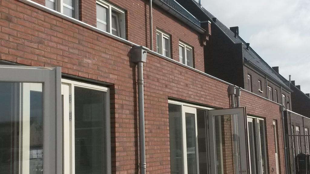 HButerbouw's tweet photo. Gerco en cees werken  het weer netjes af. @GercodenHartog  @HButerbouw @OVTontwikkeling @albertkaptein http://t.co/Ao7bC9P3uB