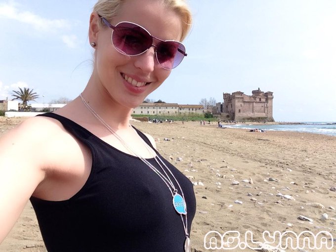 A little tanning time :-) http://t.co/zyhMnurNgL