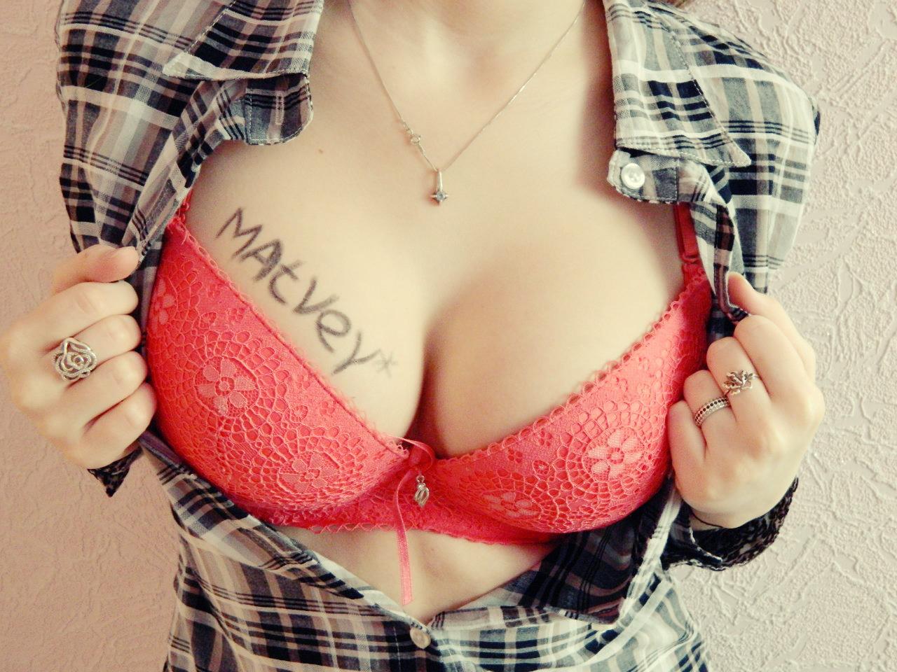 foto-s-muzhskimi-imenami-na-siskah-negri-v-vannoy-porno