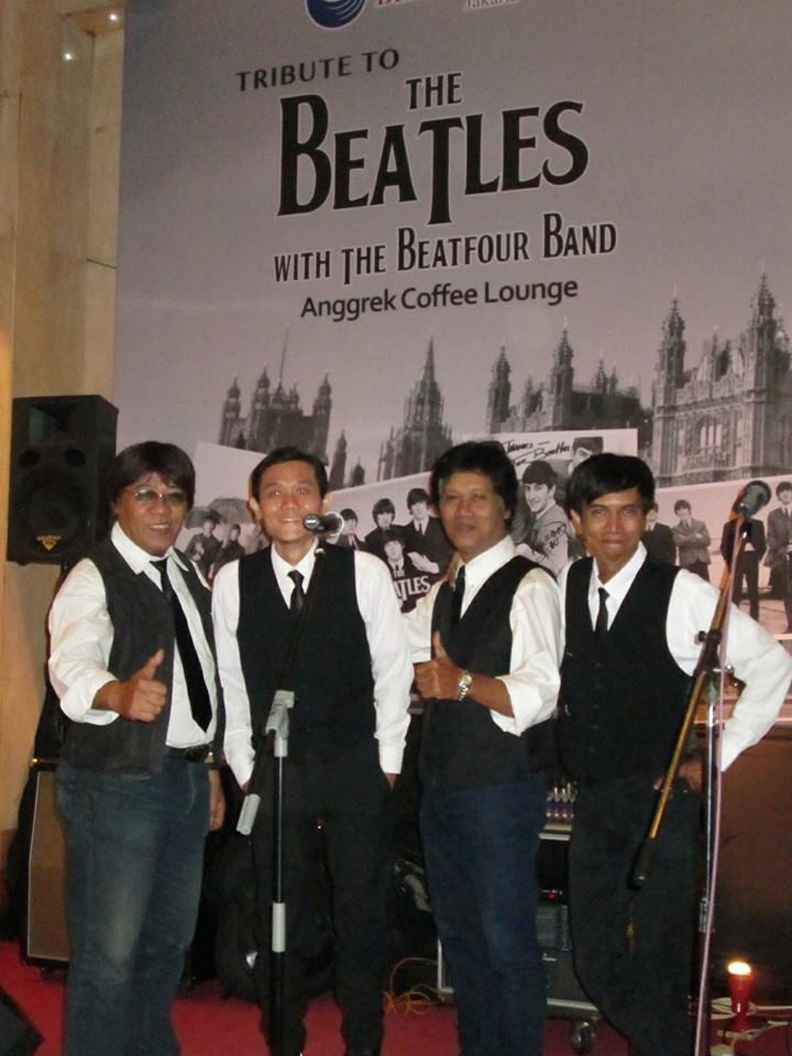 rumahbeatles's tweet photo. Beatles Nite w/ The BeatFour Band, every Friday Night 19.30-22.30 Anggrek Coffee Lounge @hotelbidakara Pancoran-Jkt http://t.co/h5pZ8Wu5Tw