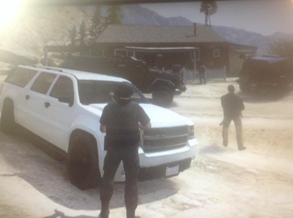 USMS_GTA's tweet photo. USMS Fugitive Apprehension Taskforce and USMS SOG team raid suspected location of fugitive Maxim Rashkovsky (1/2) http://t.co/eNM9rmyekK