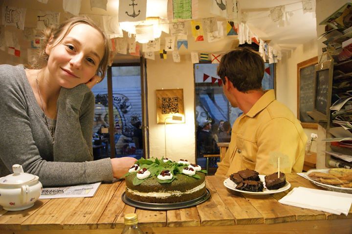 ChicagHostel's tweet photo. Gâteau aux épinards, crème vanille et cranberries – made by Paulina - #Hostel #chicaghostel #chicaghosteltoulon #to… http://t.co/v9NjscTOC6