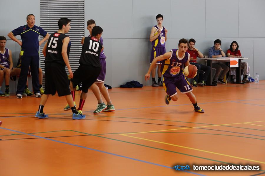 TorneoAlcala's tweet photo. Ya están disponibles las fotos del #TCDA2015 en la web del Torneo, @GuadaBasket http://t.co/hR9JfaNYKf