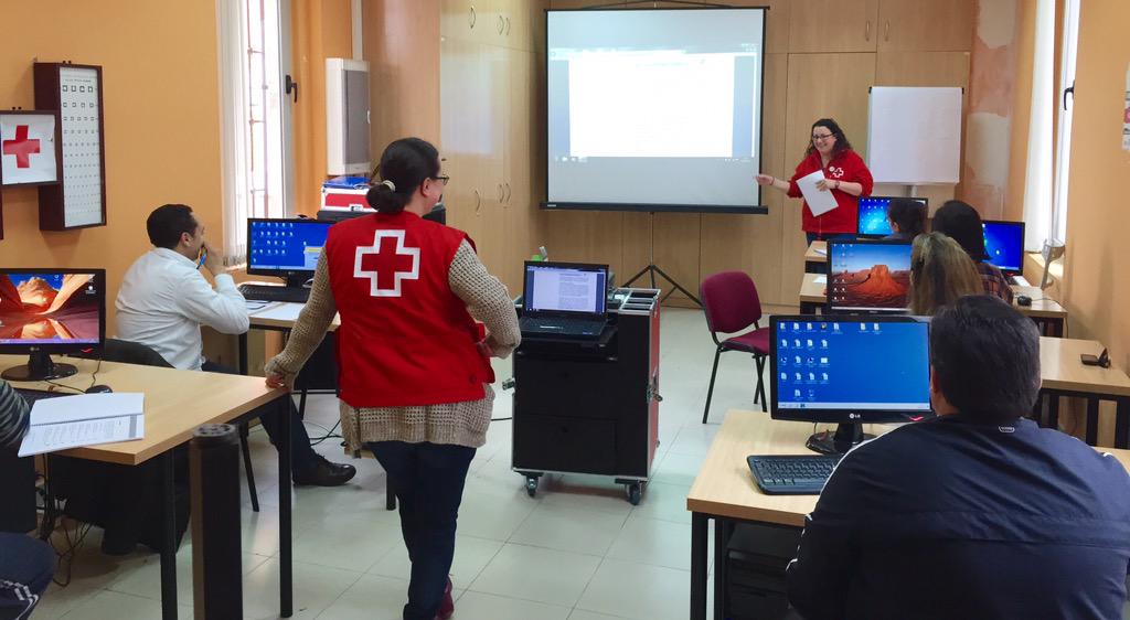 CruzRojAlbacete's tweet photo. Comenzamos la mañana con un taller de informática del #PlandeEmpleo programa #EmpleaRedes de @CruzRojaEsp #Albacete http://t.co/3nAGwloCsv