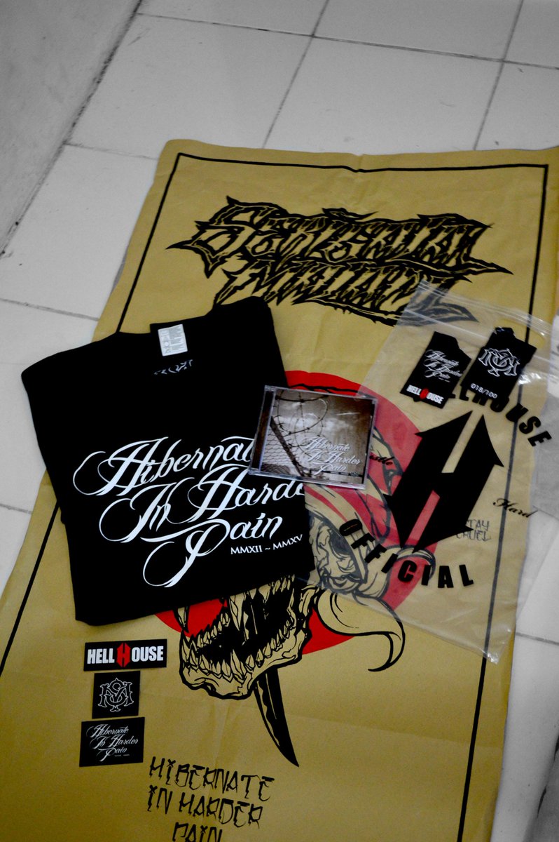 eyethernal's tweet photo. Thanks to @HELLHOUSE_indo atas Limited Bundle pack 018/100 @serigalaxmalam #HIHP sudah sampai tujuan dgn selamat!!! http://t.co/Hnnngw3Oyn