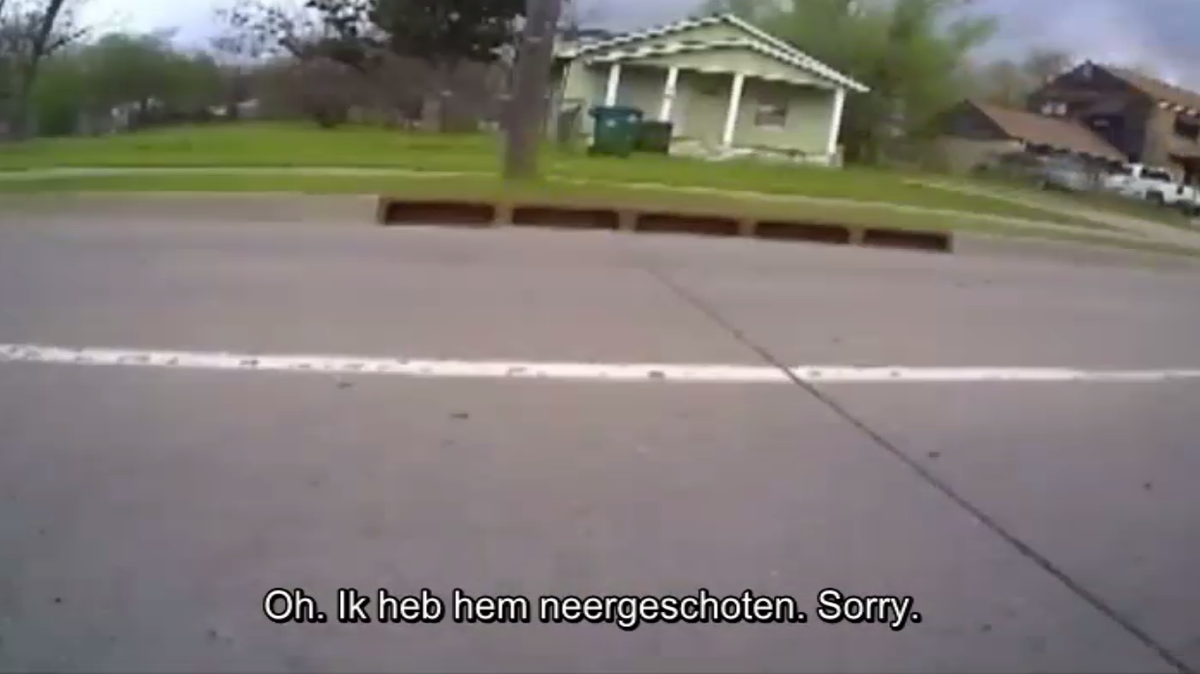 destandaard's tweet photo. Agent schiet 'per ongeluk' zwarte man dood http://t.co/SaOIOyYrRM #destandaard http://t.co/F4EeHa802O