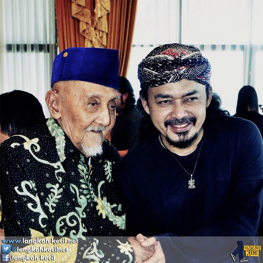 manjasad's tweet photo. Salam Hormat utk Beliau RT @KAPITALBorneo: Sultan Kutai Kartanegara ing Martadipura with @manjasad KRF2015 http://t.co/e4tTjrdIQE