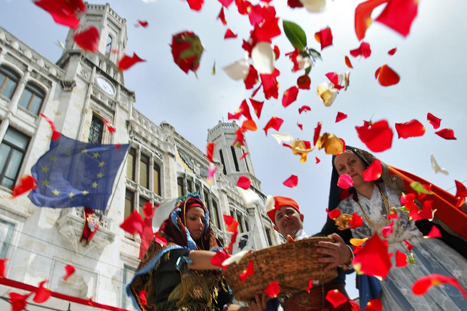 Italia's tweet photo. On May 1st 2015, @cagliariturismo will celebrate the 359th feast of #SaintEfisio - #Sardinia
http://t.co/ei4a6hD0kW http://t.co/WTjR6Jkbli