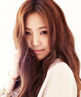 vs_kpop's tweet photo. SNSD #Yoona VS Apink #Naeun

RT for Yoona
FAV for Naeun http://t.co/bjYjWf661z