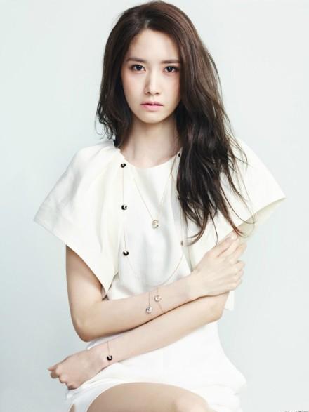 vs_kpop's tweet photo. SNSD #Yoona VS Apink #Naeun

RT for Yoona
FAV for Naeun http://t.co/bjYjWf661z