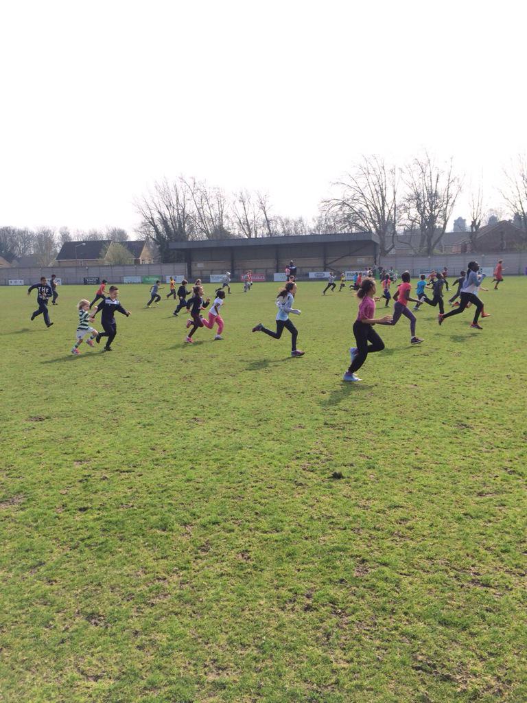 DulwichFootball's tweet photo. Funtimes at Easter camp last week. #bulldog #dhfc #childhoodmemories http://t.co/qW4utPCW2Y