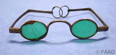 EyeExpertUK's tweet photo. Amazing collection of spectacles on #MuseumOfVision site. These are c1780 #OphthalmicHistory http://t.co/ypf77hvAFb http://t.co/XpPRoE36Xe