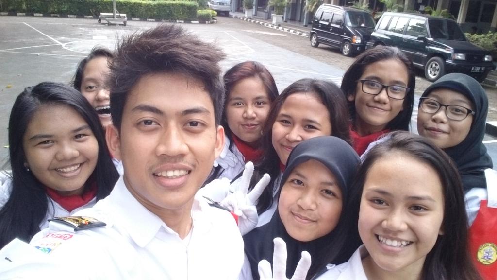 ekoagus_s's tweet photo. Foto Buku Tahunan Paskibra SATRIA MUDA PUTRA #3 :D I'll miss this moment :') http://t.co/bqse0sw2B9