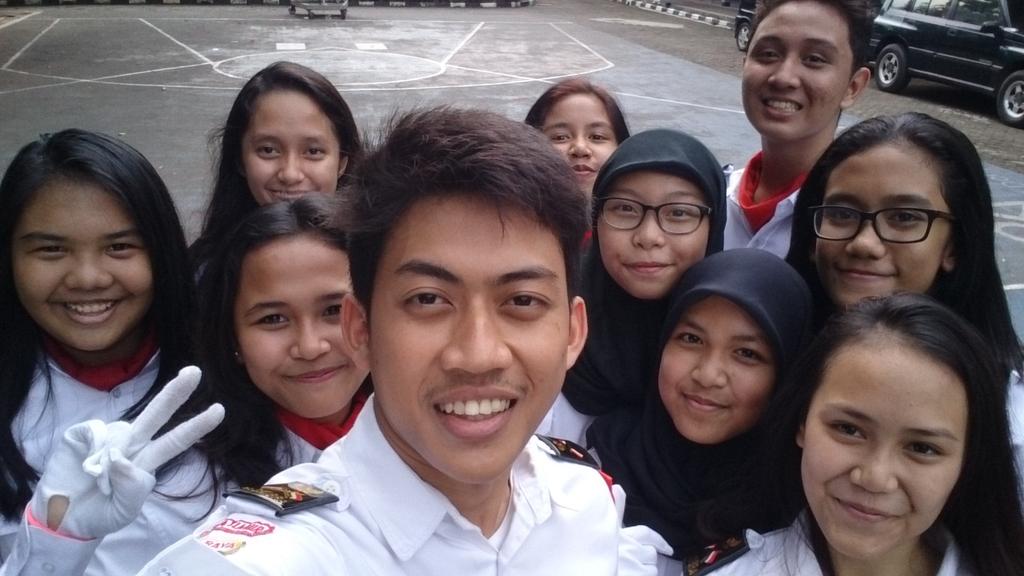 ekoagus_s's tweet photo. Foto Buku Tahunan Paskibra SATRIA MUDA PUTRA #3 :D I'll miss this moment :') http://t.co/bqse0sw2B9