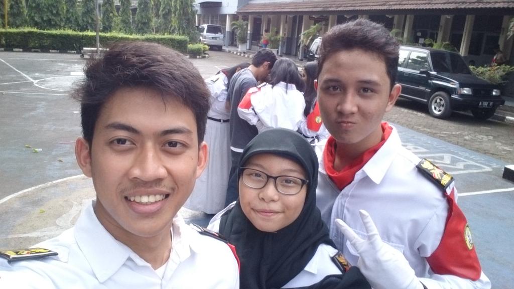 ekoagus_s's tweet photo. Foto Buku Tahunan Paskibra SATRIA MUDA PUTRA #3 :D I'll miss this moment :') http://t.co/bqse0sw2B9