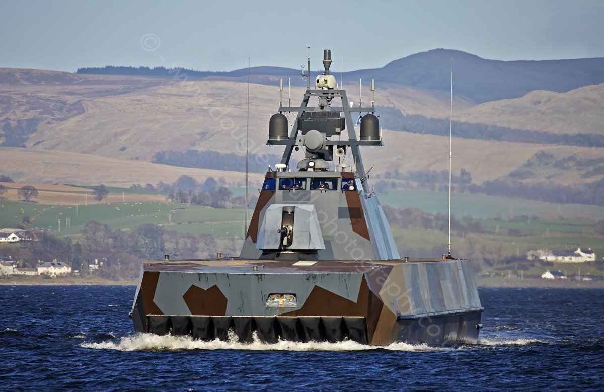 Fast attack craft passing Greenock outbound.

#jointwarrior #HNoMSSkjold #norwegian