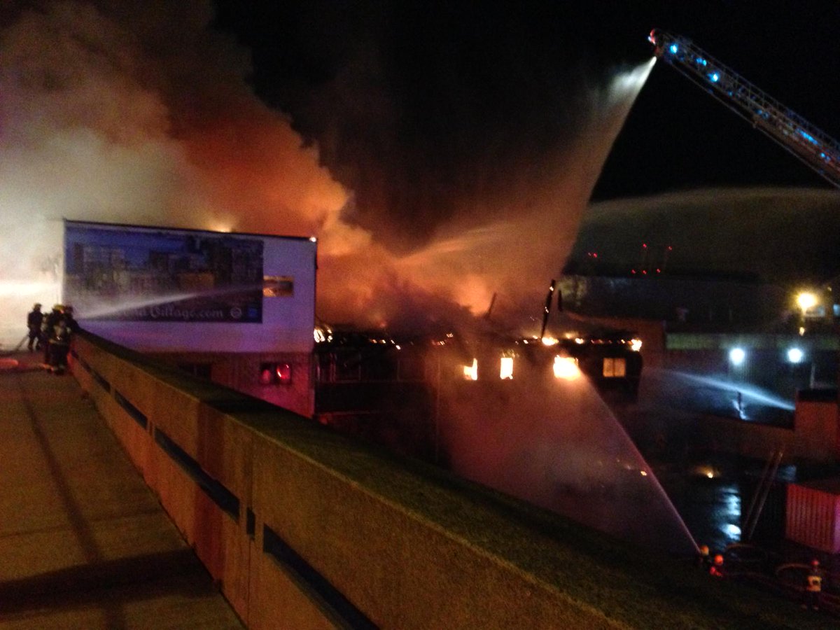 UPDATE: Large fire burning in East Vancouver, Global crews on scene  globalnews.ca/news/1934930/b…
