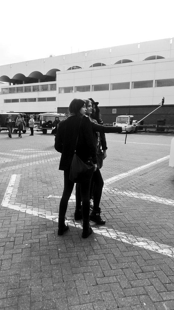 lilahparsons's tweet photo. Caught the @lorealprofuk models getting some #selfiestick action at #Glasgow airport! 📷 #lorealtour #tallthings http://t.co/lQ88bv15Kx