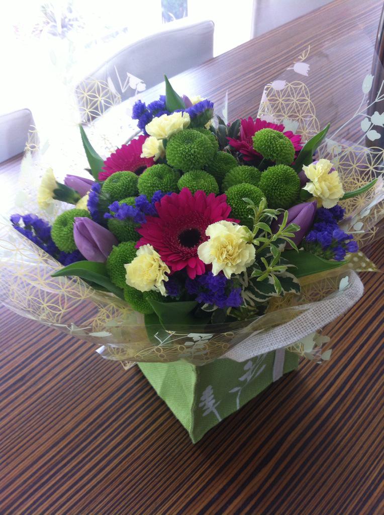 JulieJKT's tweet photo. Thank you so much for my beautiful flowers! Was lovely having you over this weekend! 😘  @TracieSomerset @Hayden1974 🚴 http://t.co/Jrnc4shjJF