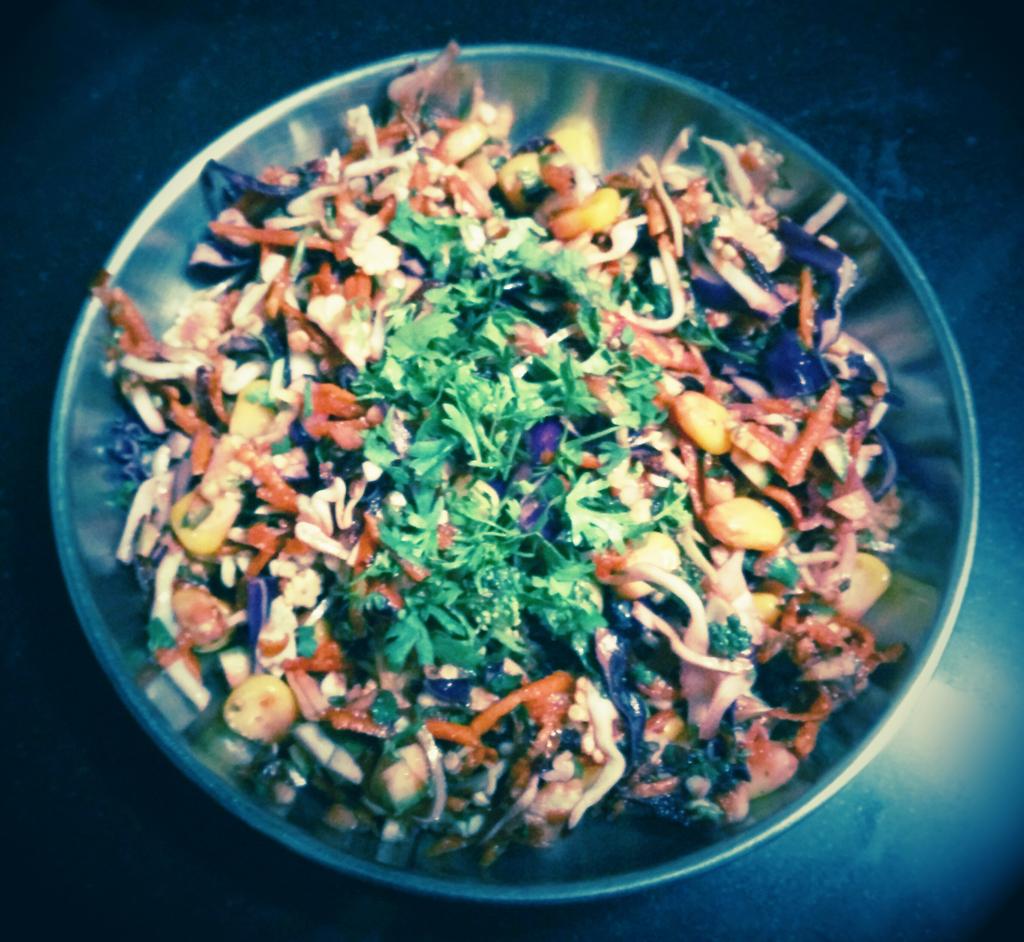 NehaAHaria's tweet photo. #healthy #colorful #salad #raw #vegetables dash of #oregano #black #pepper n #MangoChilli @PicoIndia #cruncy #tangy http://t.co/r28JKjlzmG