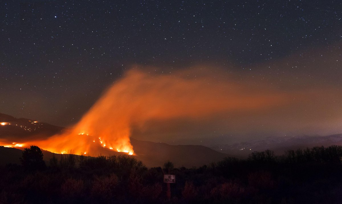 jswansonphoto's tweet photo. Fire on the mountain. A controlled burn on Basalt Mountain lights up the night sky. http://t.co/cHZfcxEIsC
