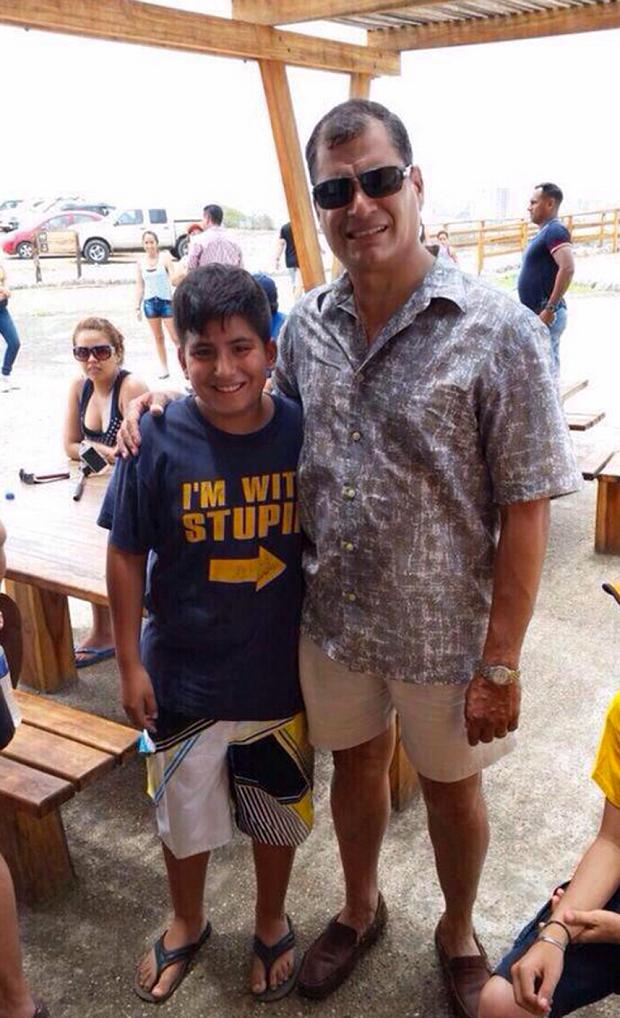 jjdiaz129's tweet photo. Es de hace unos días pero acabo de verla y no he podido resistirme... Genial presidente Correa #ImWithStupidMashi http://t.co/YCxvo8LYjl